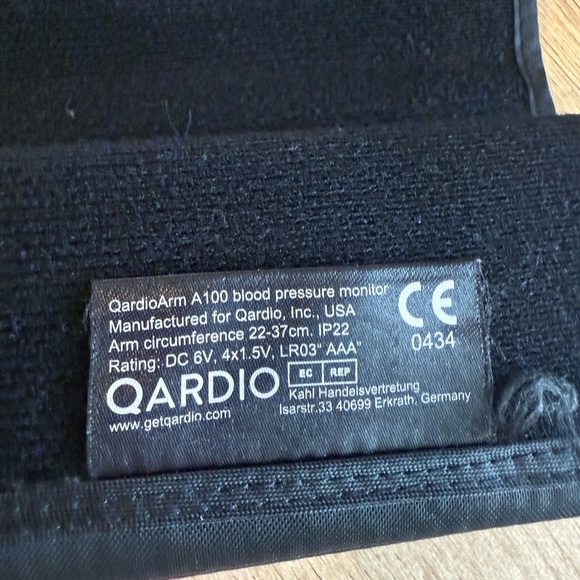 QARDIO A100 Smart Blood Pressure Monitor - Picture 6 of 11